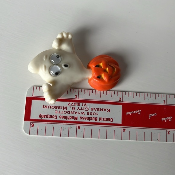 Vintage Halloween Ghost Pins Googly Eyes Cute Plastic Brooch Set Pumpkin Ghost - Picture 9 of 12